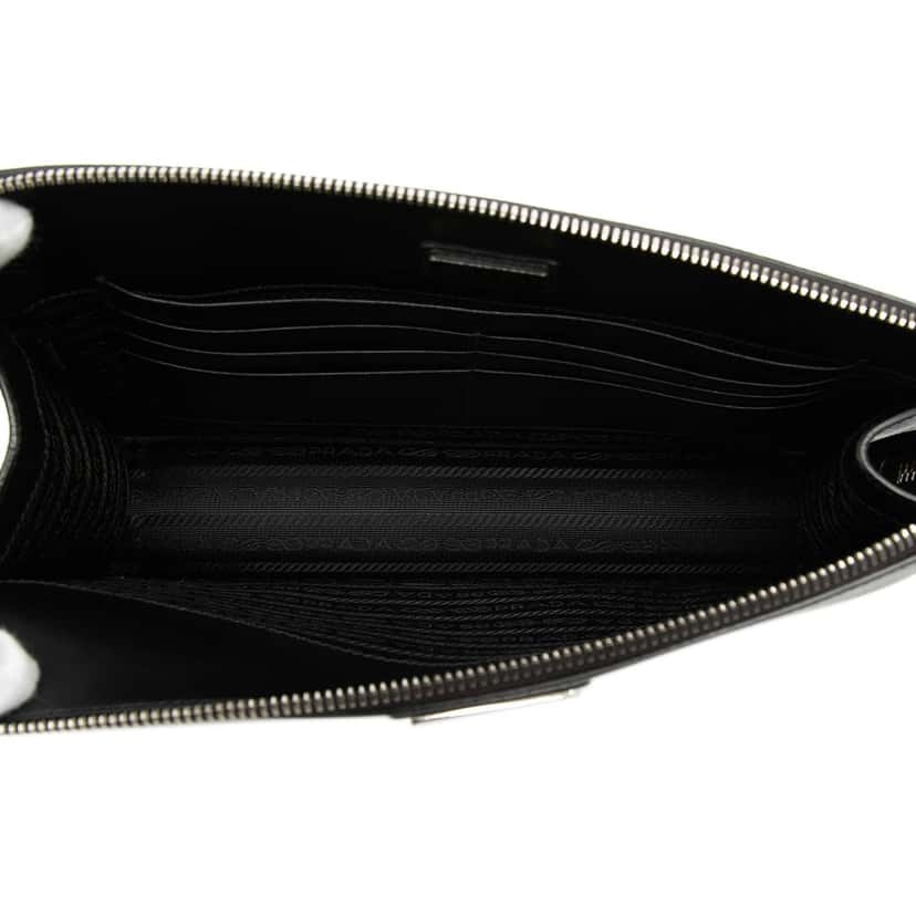 Prada Saffiano Clutch Black Leather Very good condition - Model View