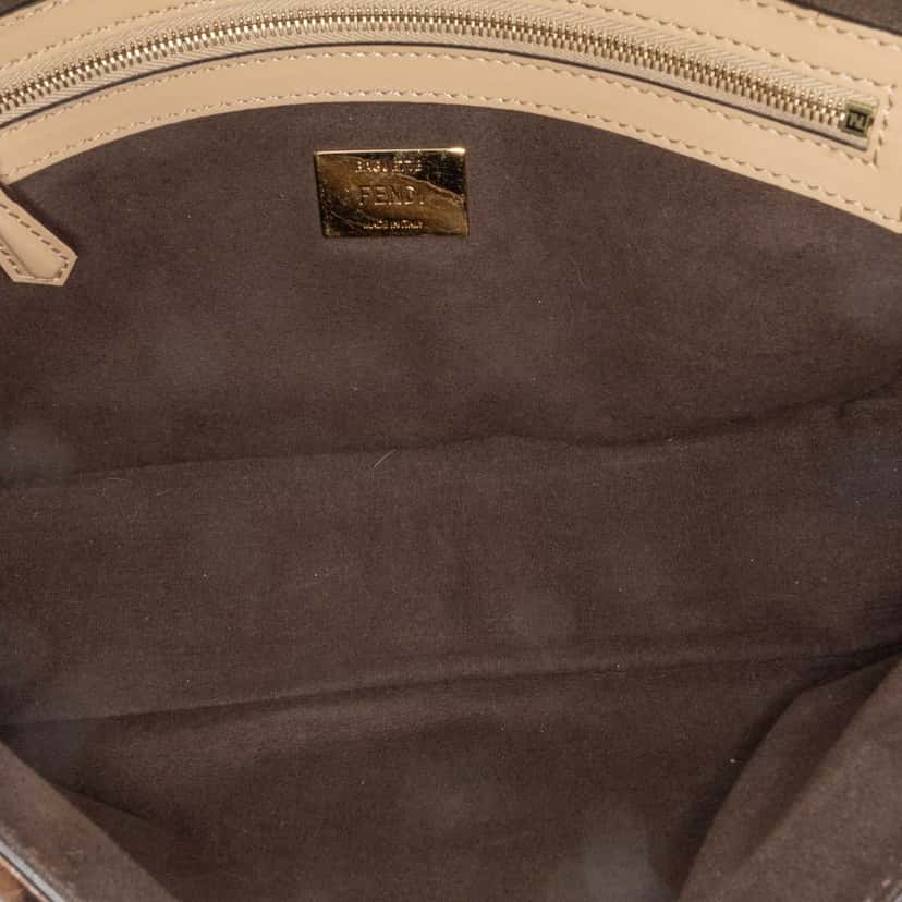 Fendi Shearling Pequin Baguette Satchel Beige Very good condition - Model View