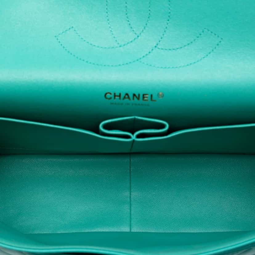 Chanel Jumbo Classic Lambskin Double Flap Green Leather Very good condition - Model View