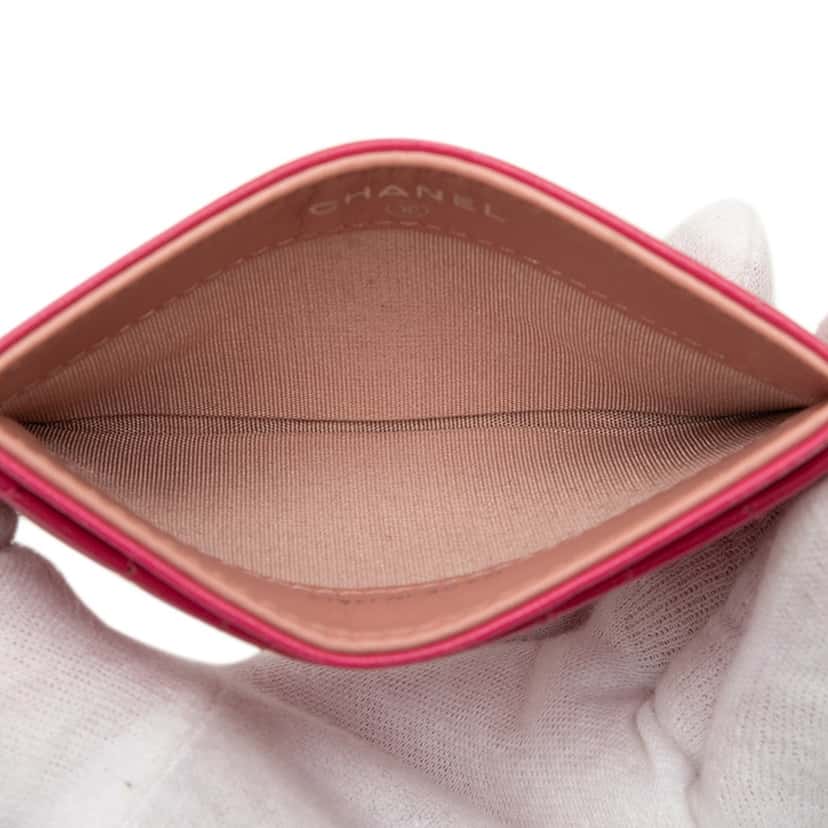 Chanel Quilted Lambskin Camellia Card Holder Pink Leather Very good condition - Model View
