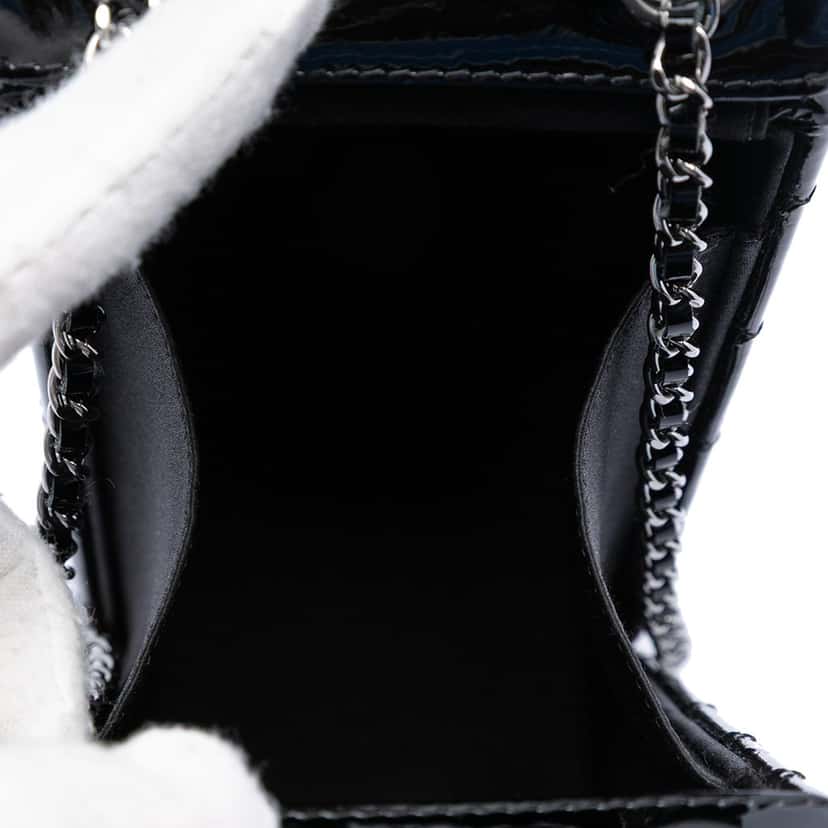 Chanel Patent Milk Carton Crossbody Black Leather Very good condition - Model View