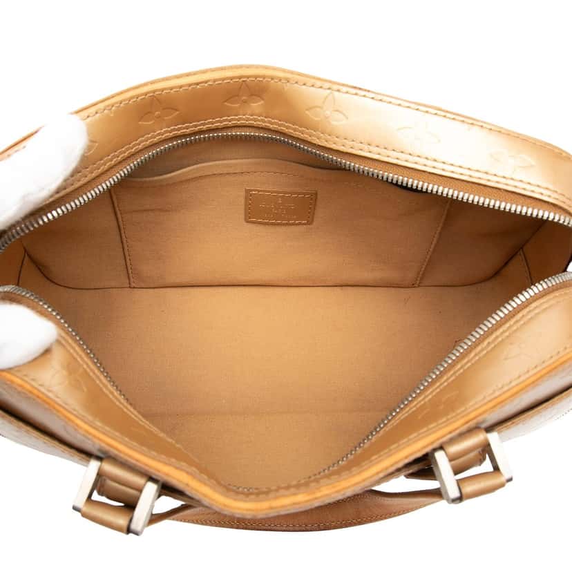 Louis Vuitton Monogram Mat Shelton Gold Leather Very good condition - Model View