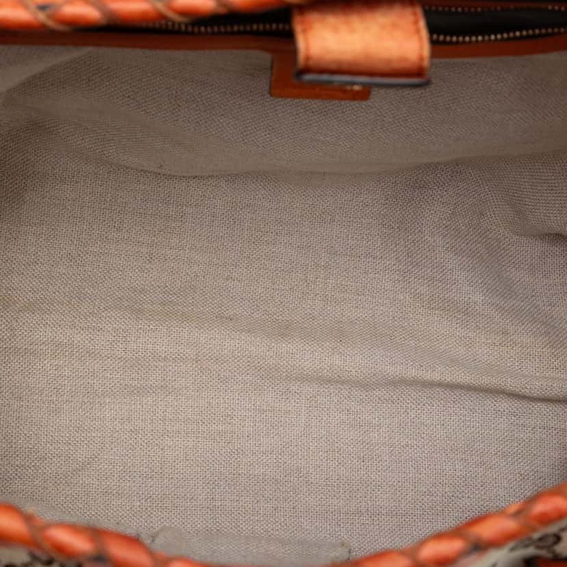 Gucci Medium GG Canvas Bamboo Tassel Tote Beige Very good condition - Model View