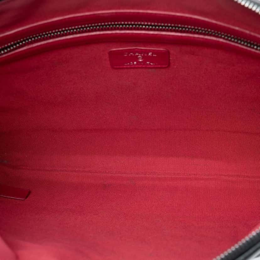 Chanel Large Aged Calfskin Gabrielle O Case Clutch Black Leather Very good condition - Model View