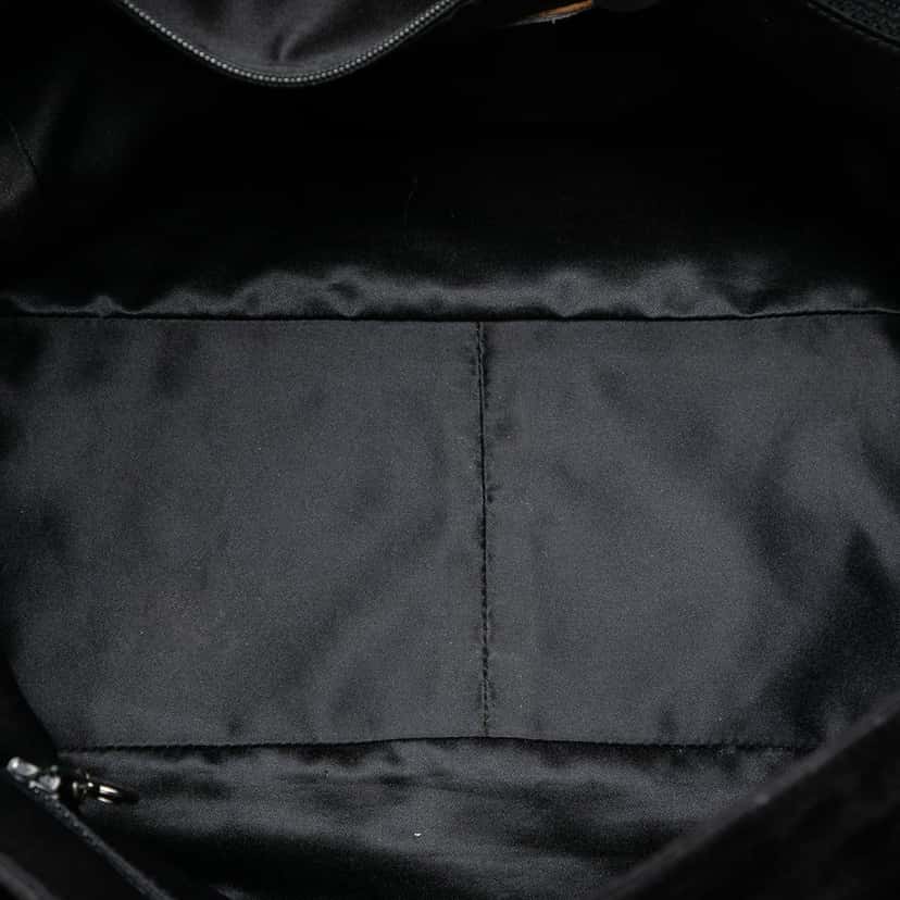 Chanel Suede Triple CC Crossbody Black Leather Very good condition - Model View
