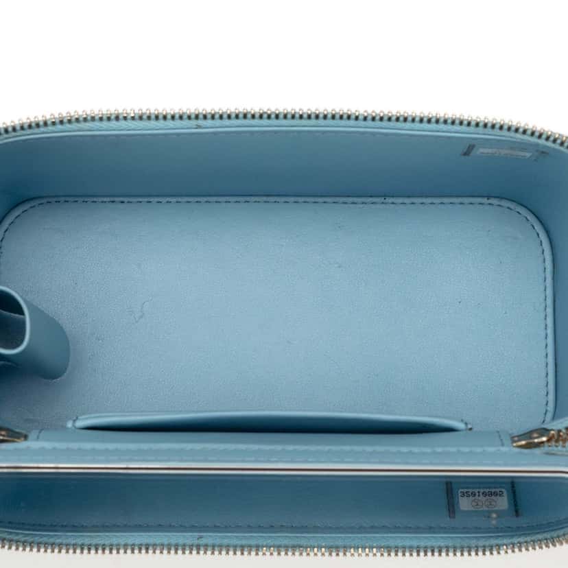 Chanel Caviar Pick Me Up Vanity Case Blue Leather Very good condition - Model View