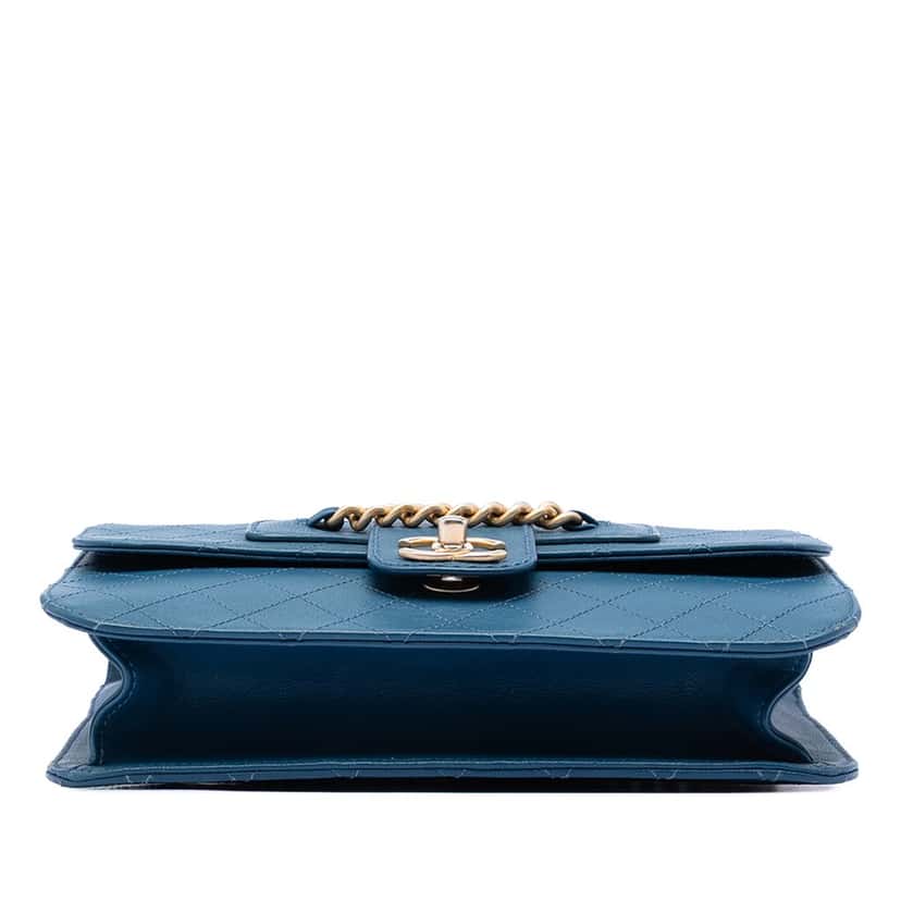 Chanel Large Quilted Sheepskin Front Chain Flap Blue Leather Very good condition - Inside View
