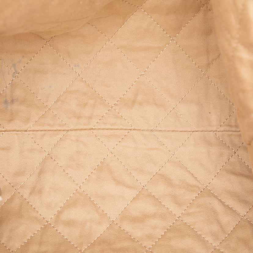 Chanel Large Quilted Shiny Calfskin 22 Backpack White Leather Very good condition - Model View