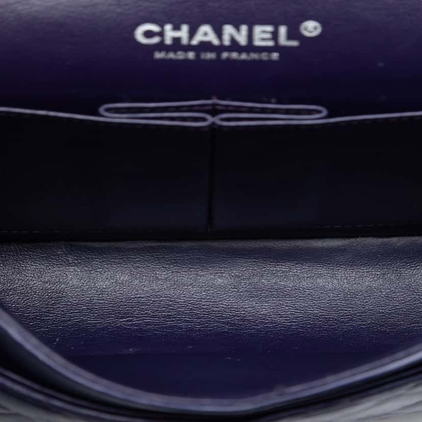 Chanel Medium Classic Lambskin Double Flap Purple Leather Very good condition - Model View