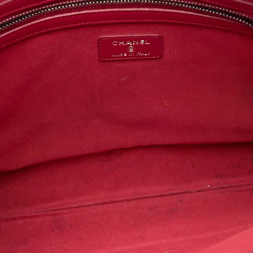 Chanel Large Aged Calfskin Gabrielle O Case Clutch Black Leather Very good condition - Model View