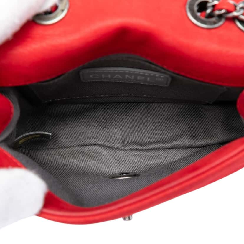 Chanel Mini CC Iridescent Calfskin Diamond Stitch Flap Red Leather Very good condition - Model View