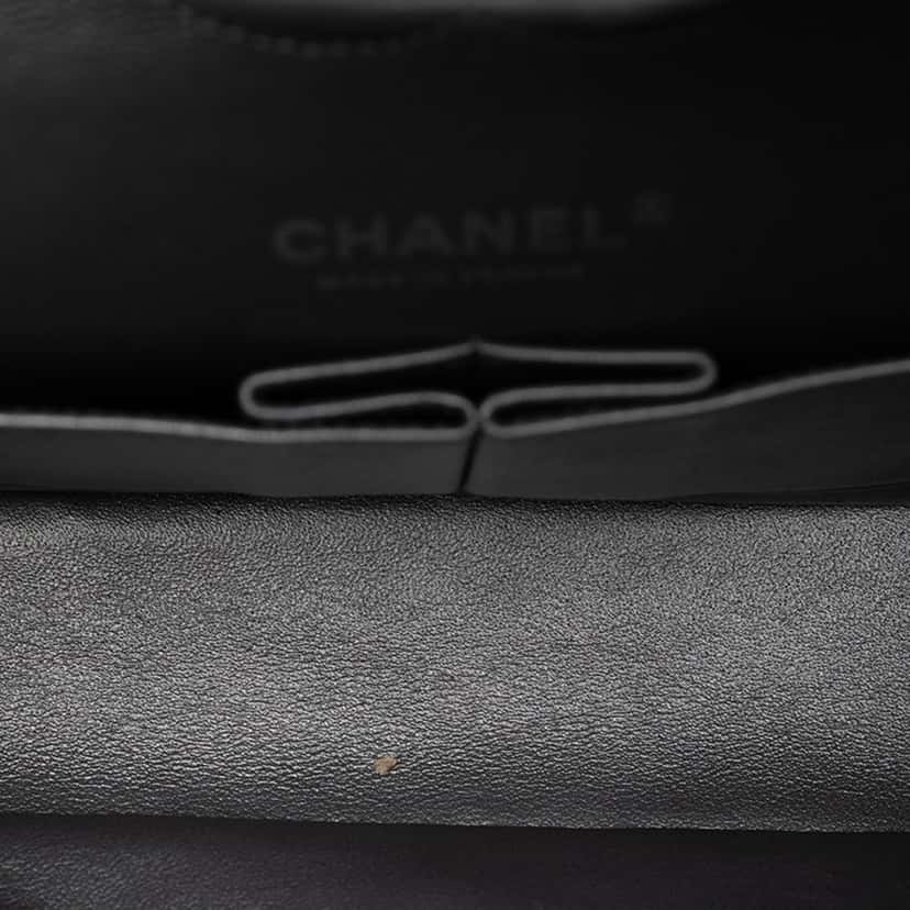 Chanel Medium Classic Iridescent Lambskin Double Flap Other Leather Very good condition - Model View