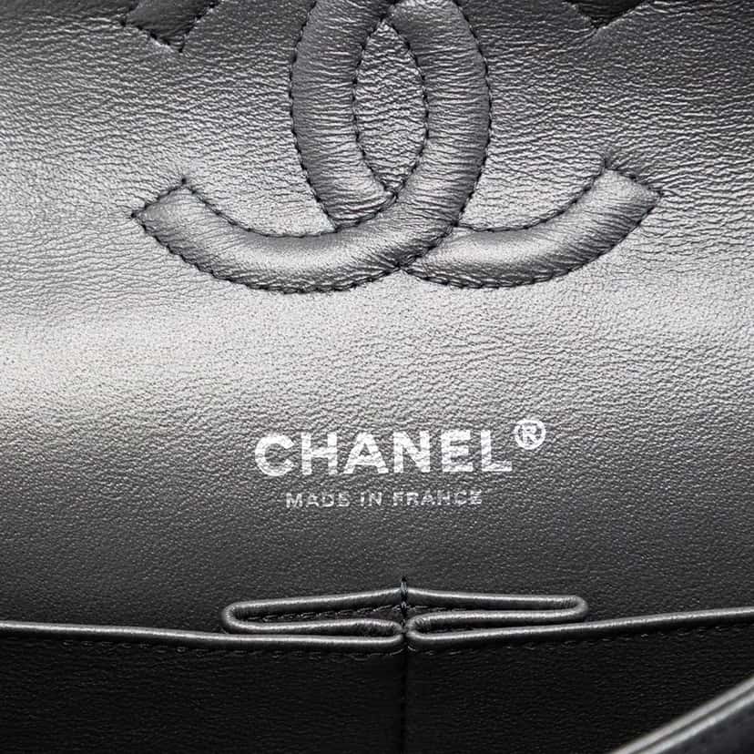 Chanel Medium Classic Iridescent Lambskin Double Flap Other Leather Very good condition - Box View