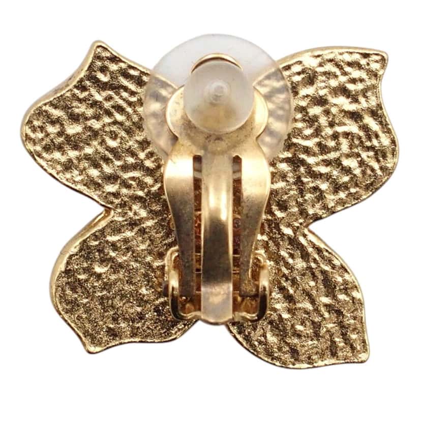 Chanel CC Gold Plated Enamel Flower Clip On Earrings Gold Metal Very good condition - Model View