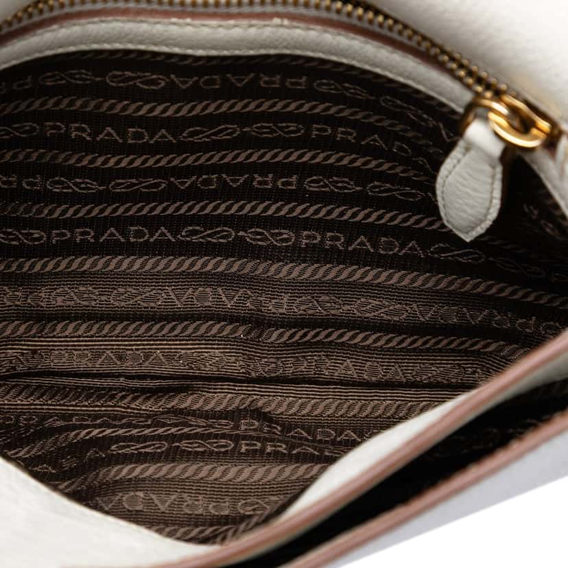 Prada Vitello Daino Crossbody White Leather Very good condition - Model View