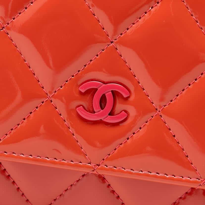 Chanel CC Quilted Patent Incognito Wallet On Chain Orange Leather Very good condition - Box View
