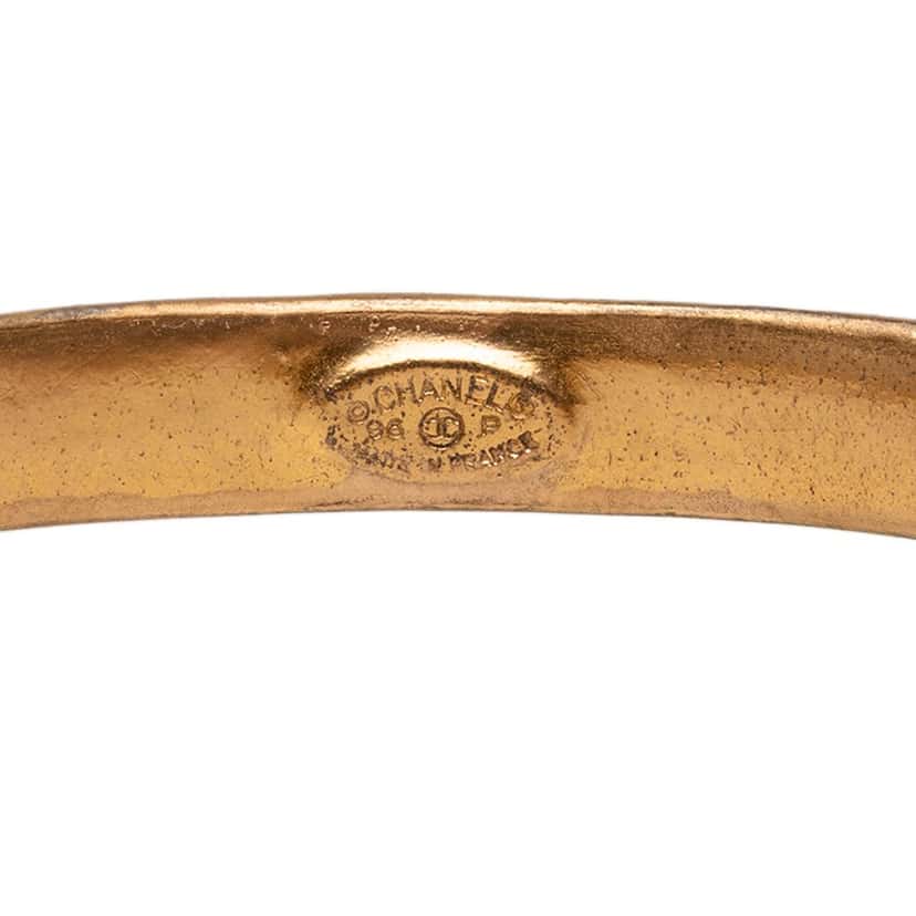 Chanel Gold Plated CC Charm Bangle Gold Metal Very good condition - Model View