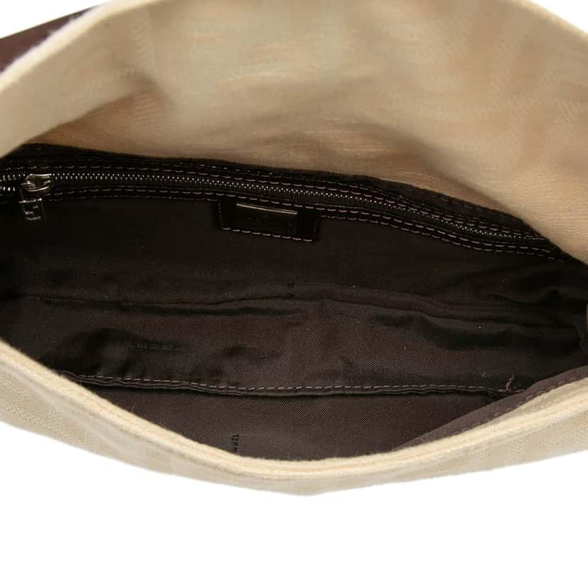 Fendi Zucca Canvas Baguette Brown Very good condition - Model View