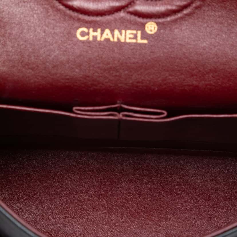 Chanel Medium Classic Lambskin Double Flap Black Leather Very good condition - Model View