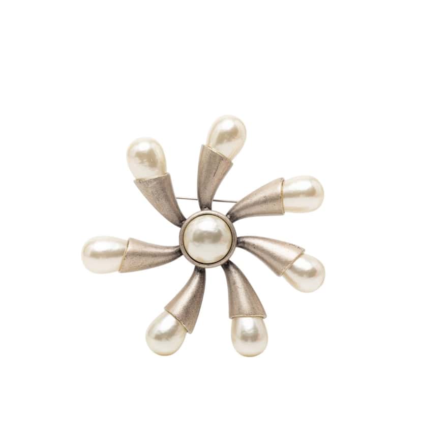 Chanel Gold Plated Faux Pearl Flower Brooch Gold Metal Very good condition - Front View