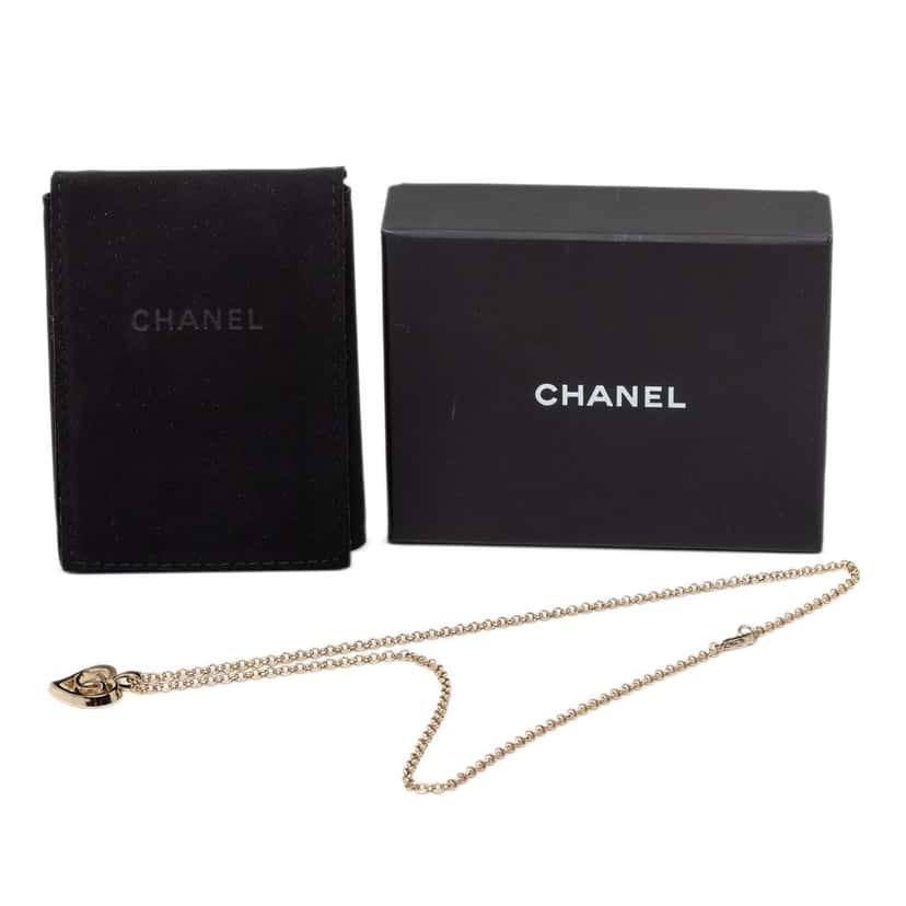 Chanel CC Gold Plated Heart Pendant Necklace Gold Metal Very good condition - Box View