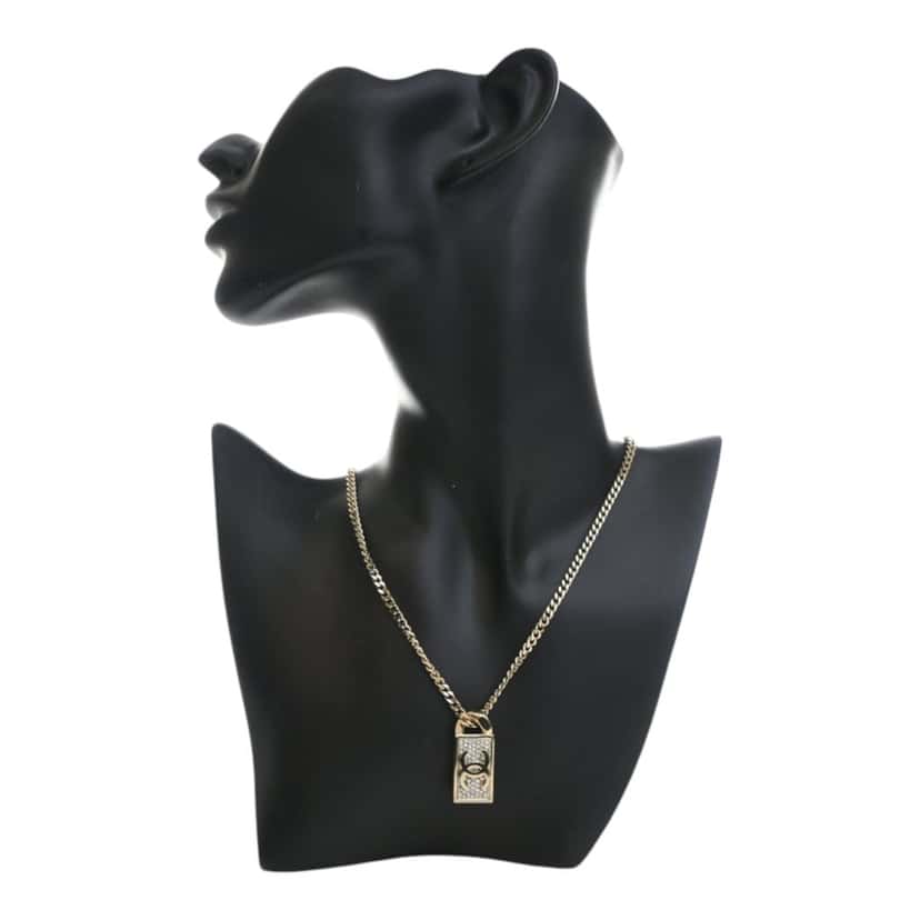 Chanel CC Brass and Strass Dog Tag Pendant Necklace Gold Metal Very good condition - Box View
