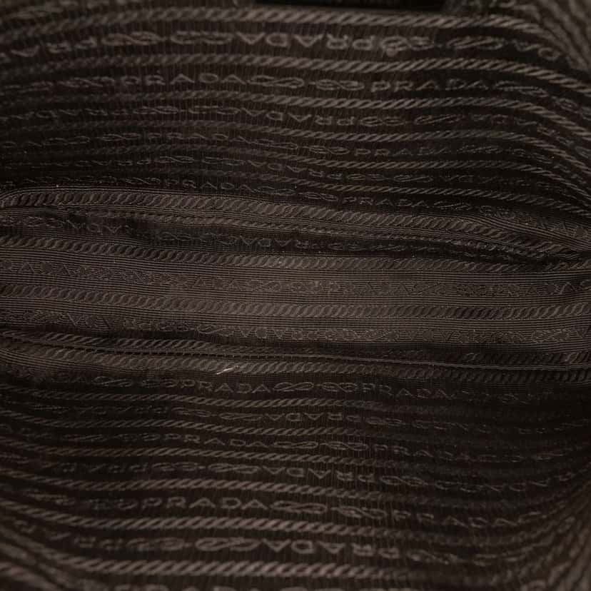 Prada Saffiano Crossbody Black Leather Very good condition - Model View