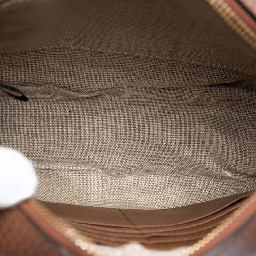 Gucci GG Canvas Bree Crossbody Beige Very good condition - Model View