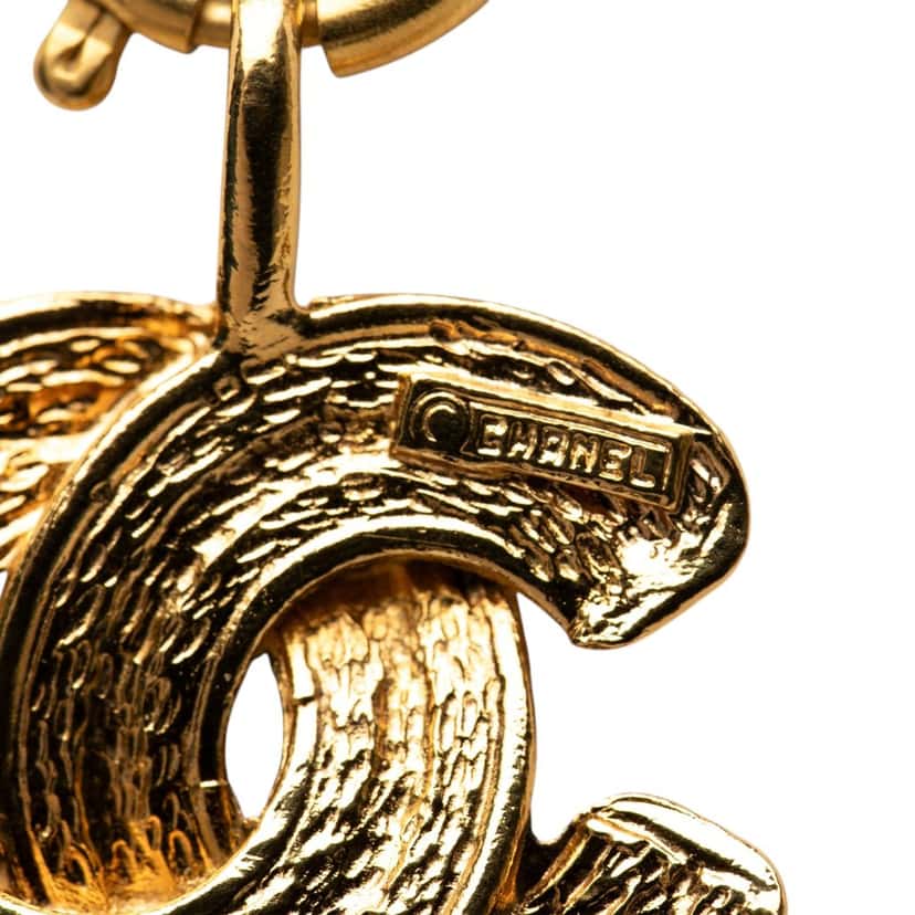 Chanel Gold Plated CC Quilted Pendant Necklace Gold Metal Very good condition - Model View