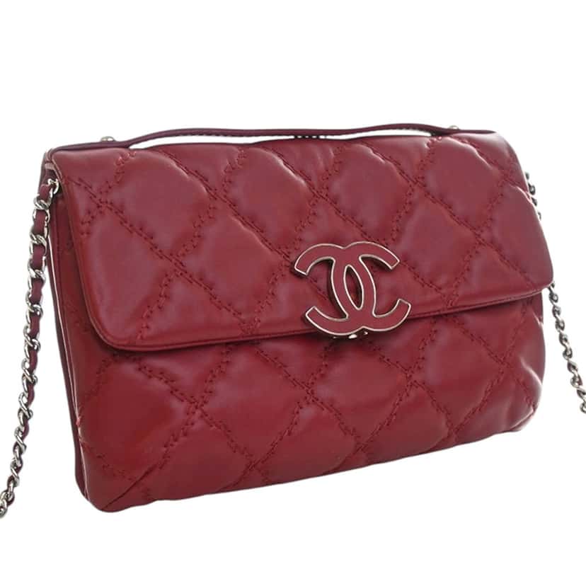 Chanel CC Quilted Calfskin Double Stitch Hamptons Flap Red Leather Very good condition - Back View