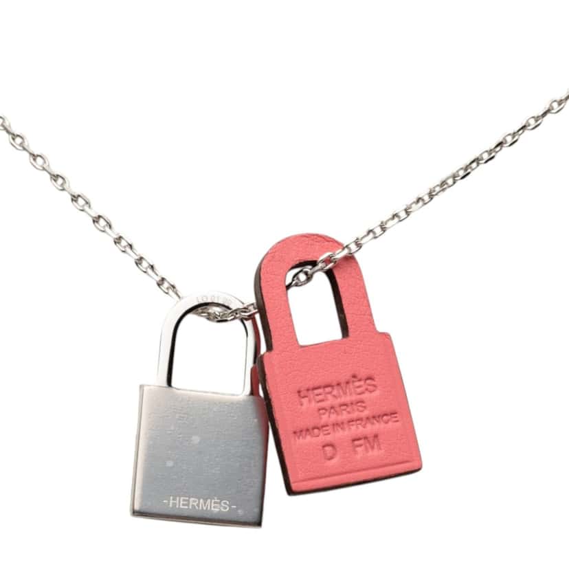 Hermès Palladium Plated and Swift O Kelly Pendant Necklace Silver Metal Very good condition - Back View