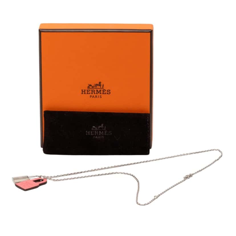 Hermès Palladium Plated and Swift O Kelly Pendant Necklace Silver Metal Very good condition - Box View