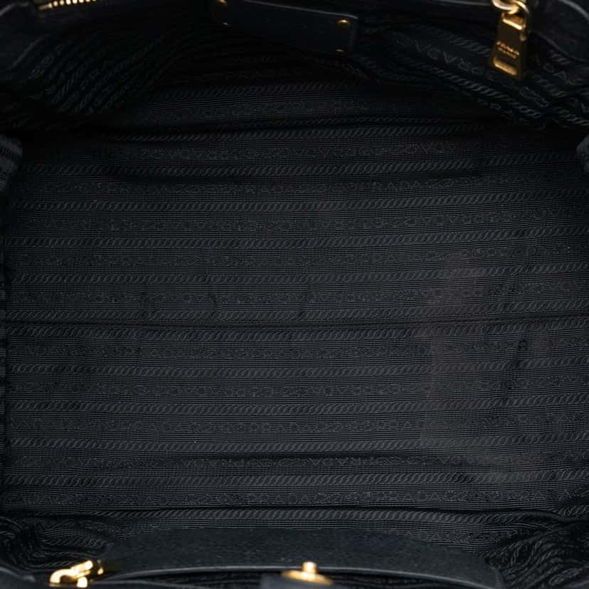 Prada Vitello Daino Front Pocket Open Convertible Tote Black Leather Very good condition - Model View