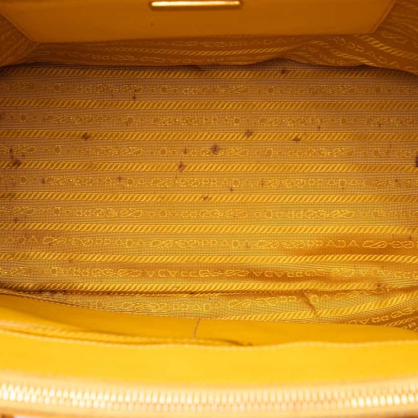 Prada Medium Saffiano Lux Galleria Double Zip Satchel Yellow Leather Very good condition - Model View