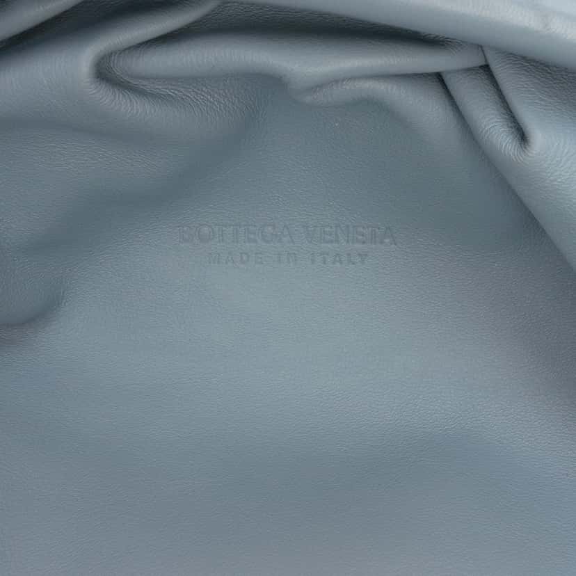Bottega Veneta Lambskin The Pouch Blue Leather Very good condition - Box View