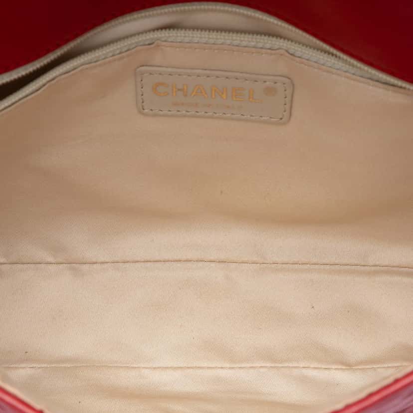 Chanel Medium Classic Lambskin Marine Charms Single Flap Red Leather Very good condition - Model View