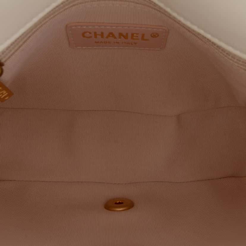 Chanel Small Quilted Lambskin On And On Chain Flap White Leather Very good condition - Model View
