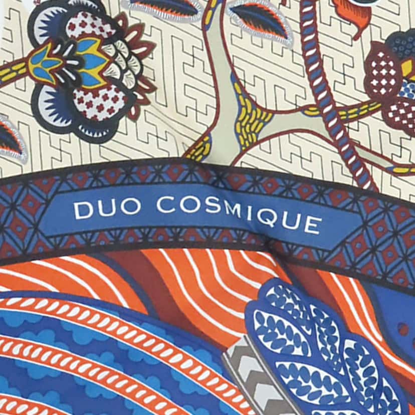 Hermès Duo Cosmique Silk Scarf 90 Blue Very good condition - Model View