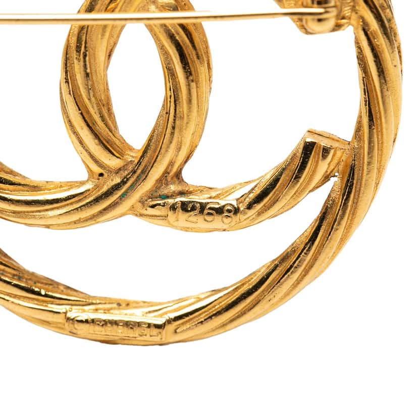 Chanel CC Gold Plated Round Brooch Gold Metal Very good condition - Inside View