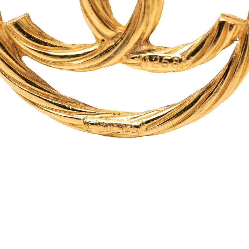 Chanel CC Gold Plated Round Brooch Gold Metal Very good condition - Model View