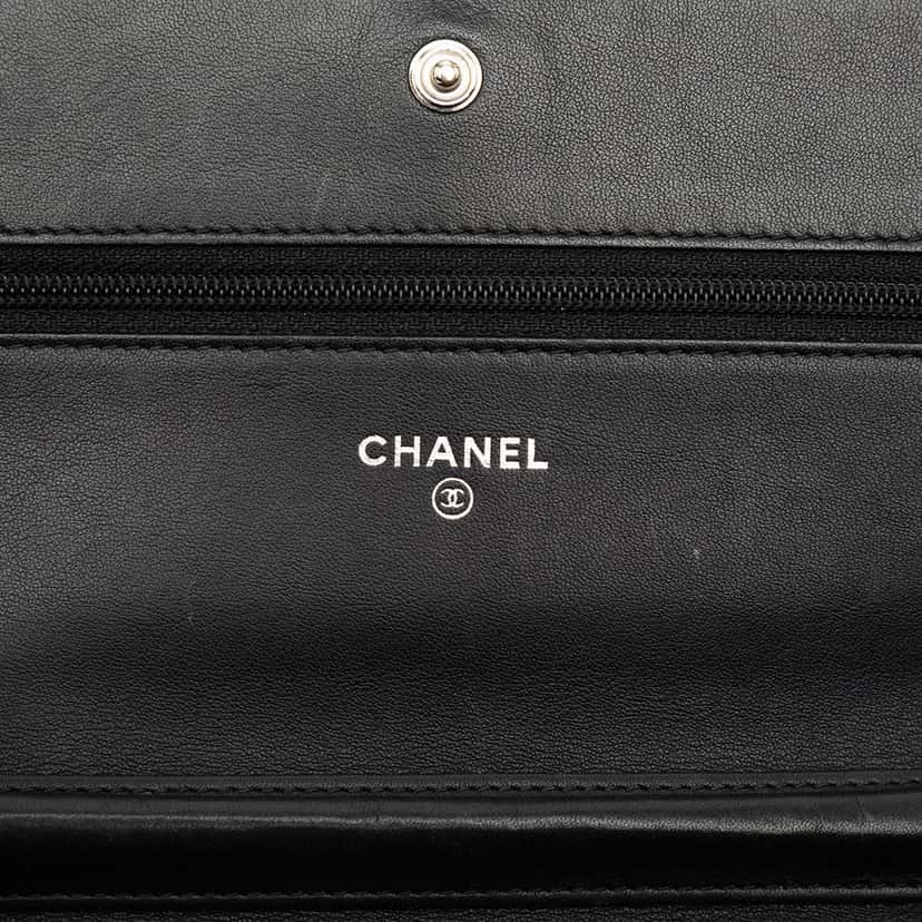 Chanel CC Embossed Patent Camellia Wallet On Chain Brown Leather Very good condition - Box View