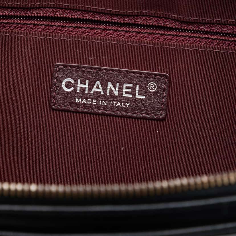Chanel Medium Quilted Lambskin Coco Boy Camera Bag Black Leather Very good condition - Box View