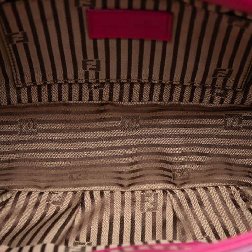 Fendi Leather Fendista Pochette Crossbody Pink Leather Very good condition - Model View