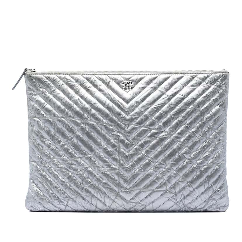 Chanel Large Chevron Metallic Aged Calfskin O Case Clutch Silver Leather Very good condition - Front View