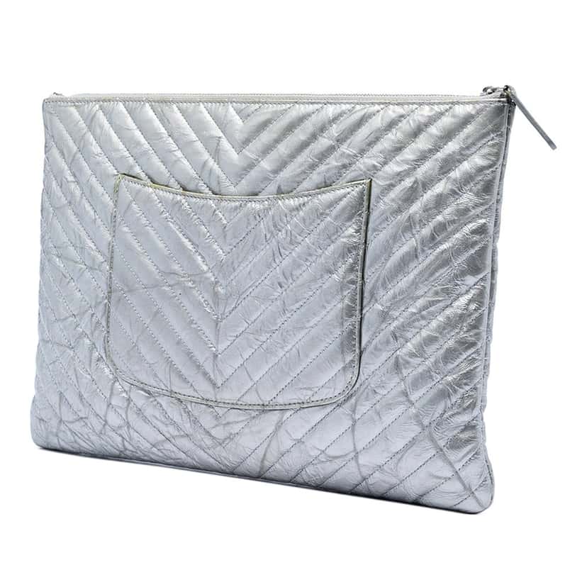Chanel Large Chevron Metallic Aged Calfskin O Case Clutch Silver Leather Very good condition - Back View