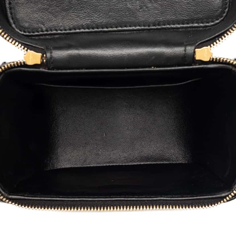 Saint Laurent Matelasse Patent Monogram Vicky Vanity Bag Black Leather Very good condition - Model View