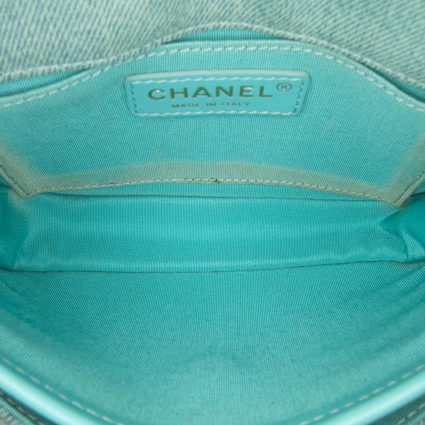Chanel Mini CC Quilted Denim Messenger Flap Blue Very good condition - Model View