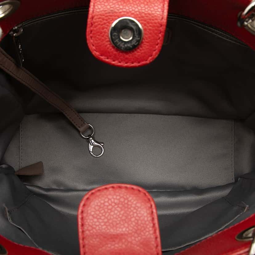 Chanel Caviar Petite Shopping Tote Red Leather Very good condition - Model View