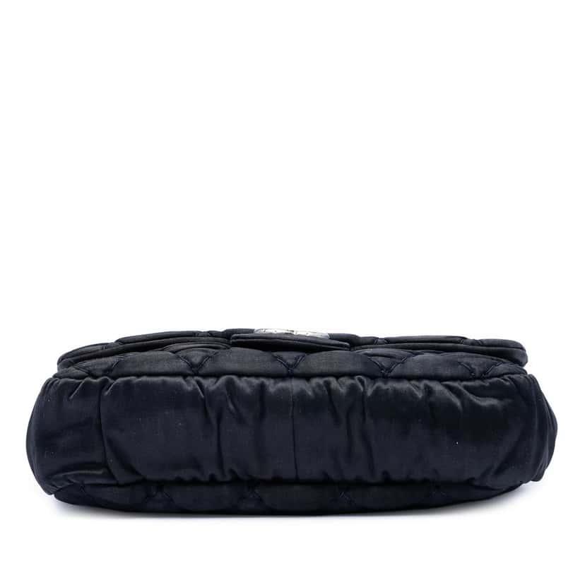 Chanel Medium CC Quilted Satin Single Flap Black Very good condition - Inside View