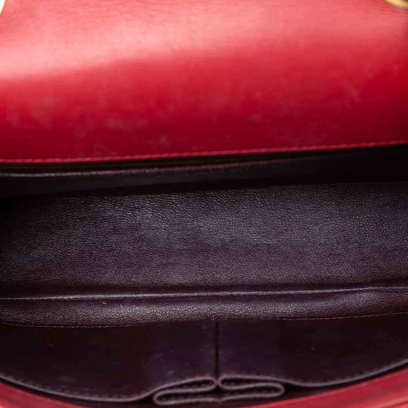 Chanel Medium Caviar CC Filigree Flap Red Leather Very good condition - Model View